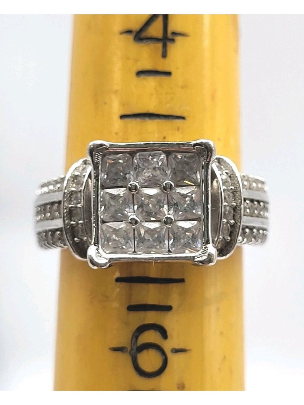 Stunning Sterling Silver Ring CZ Sleek Sexy SZ 5 Engagement